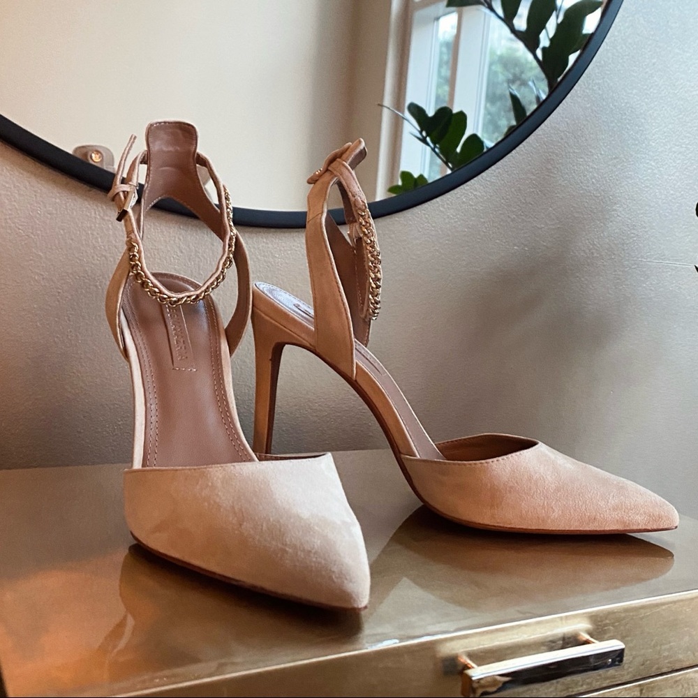 BCBG Max Azria Cairo Suede Chain Strap Stiletto Heels Blush Nude 10 mules